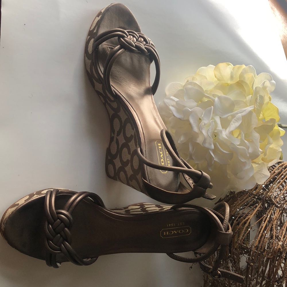 Coach signature sandals size 7 “Kinsey”